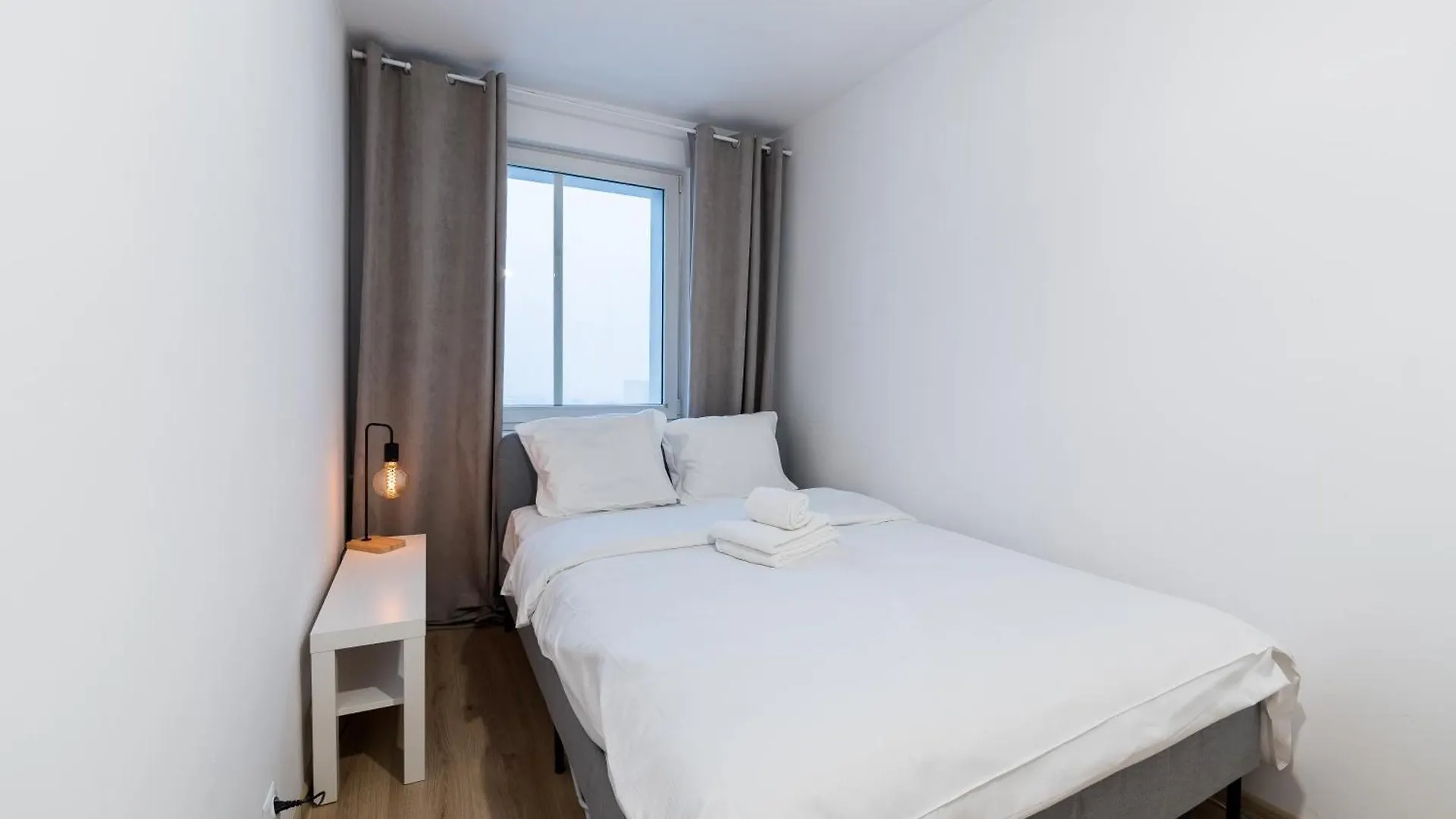 Pod Lipami Charming Apartment ポズナン ポーランド