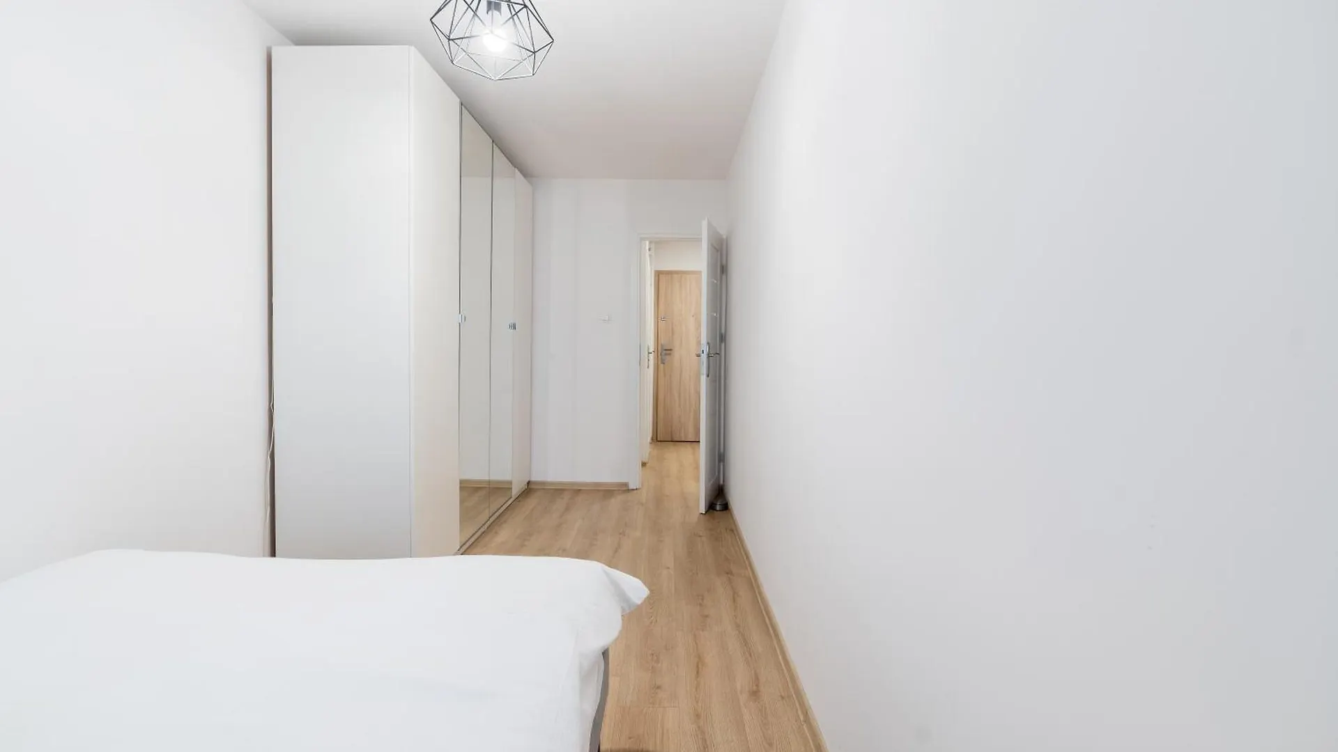 Pod Lipami Charming Apartment ポズナン